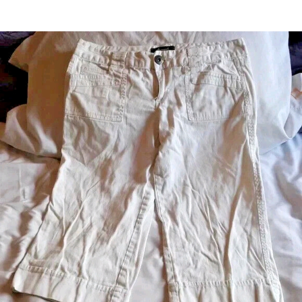 Women's Size 8 White Capris Space Girlz
